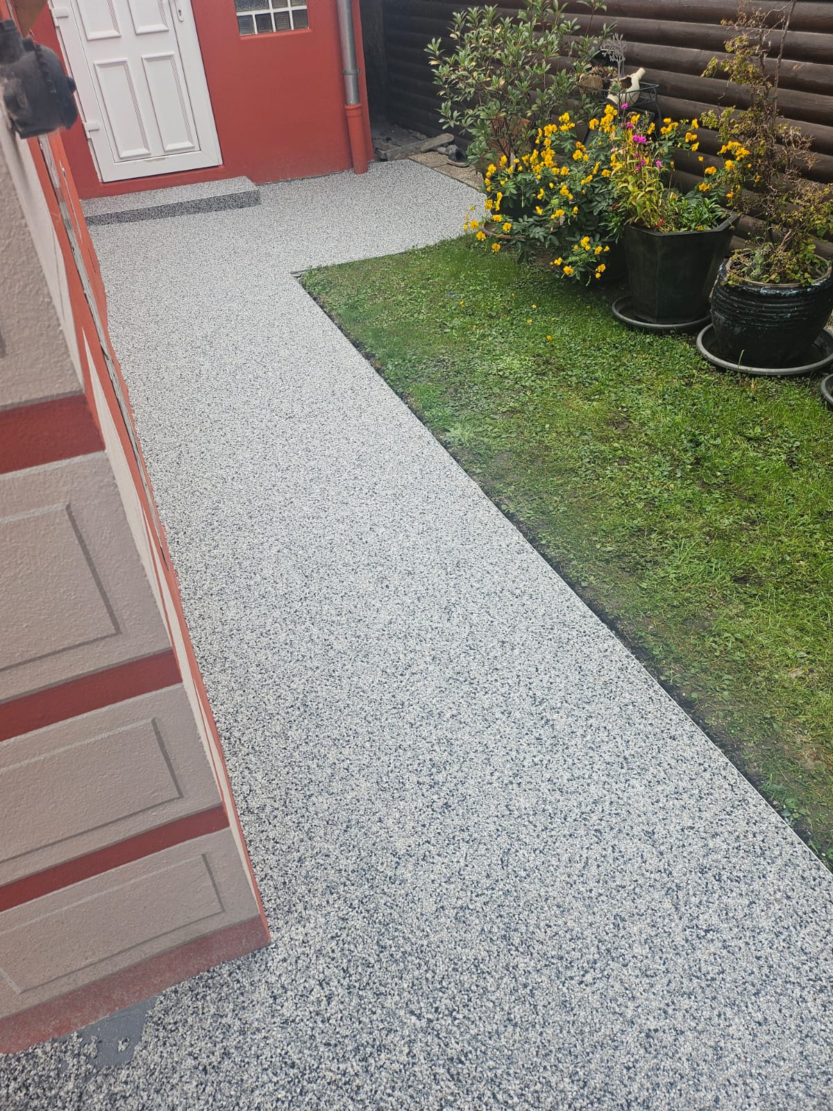 Gartenweg Steinteppich fertig