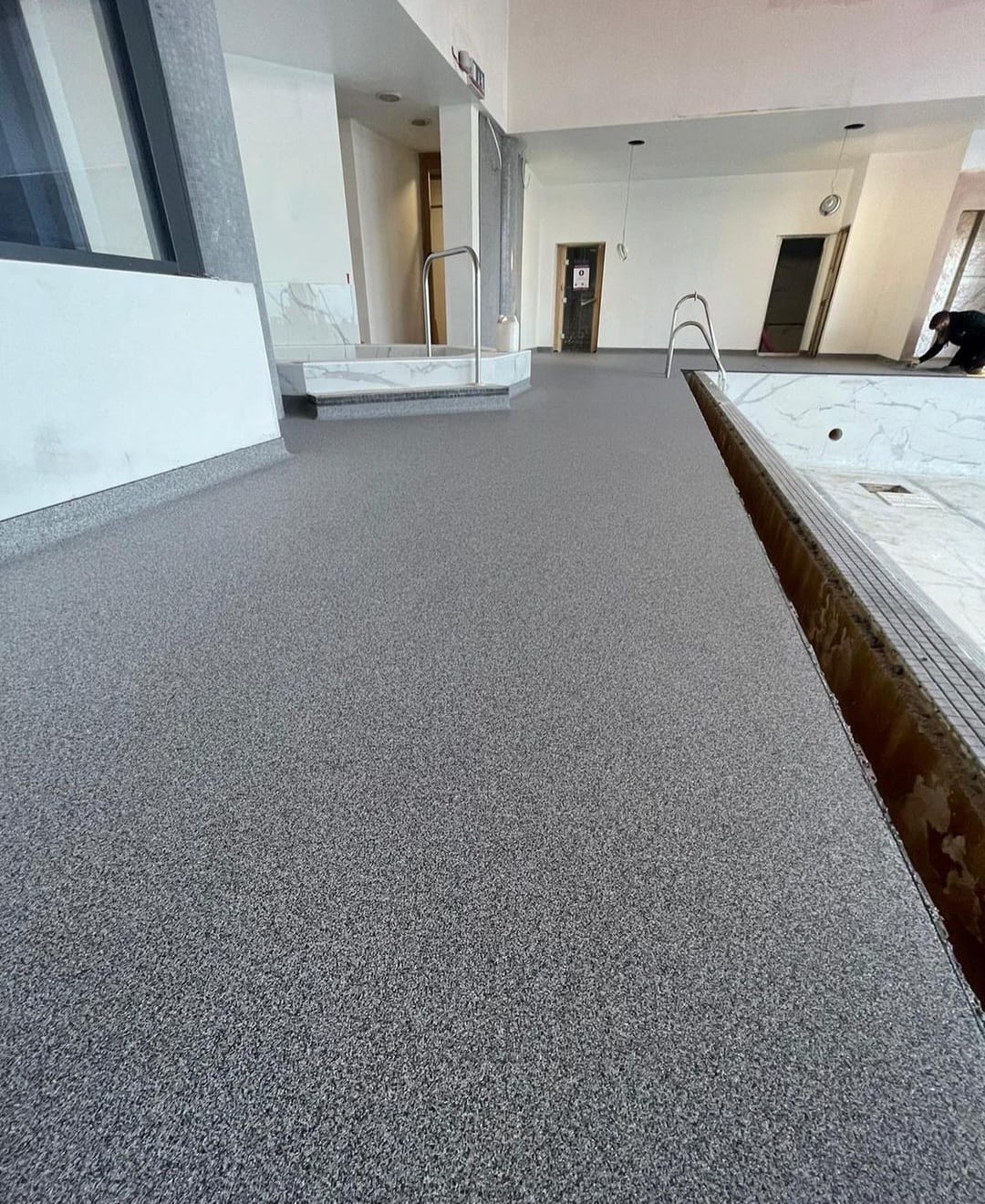 Poolbereich Steinteppich