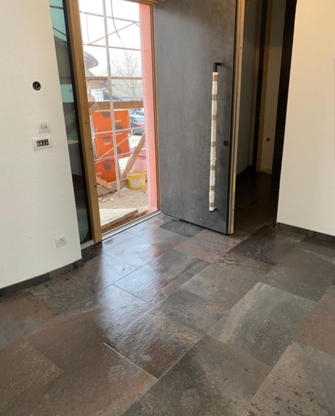 Eingangsbereich gefliest