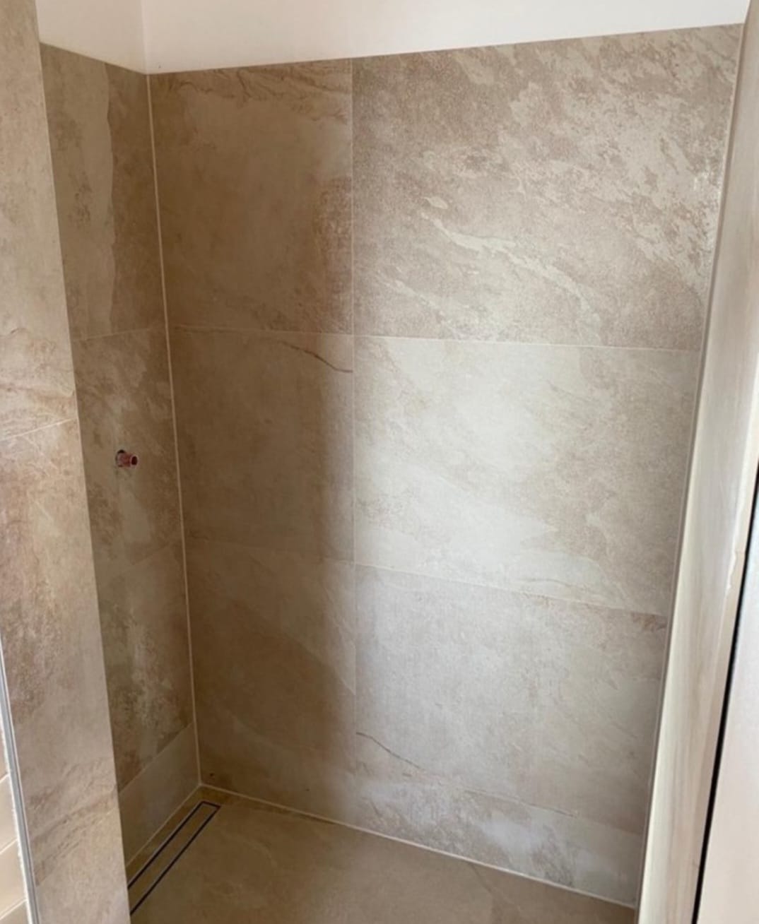 Dusche Sandsteinoptik