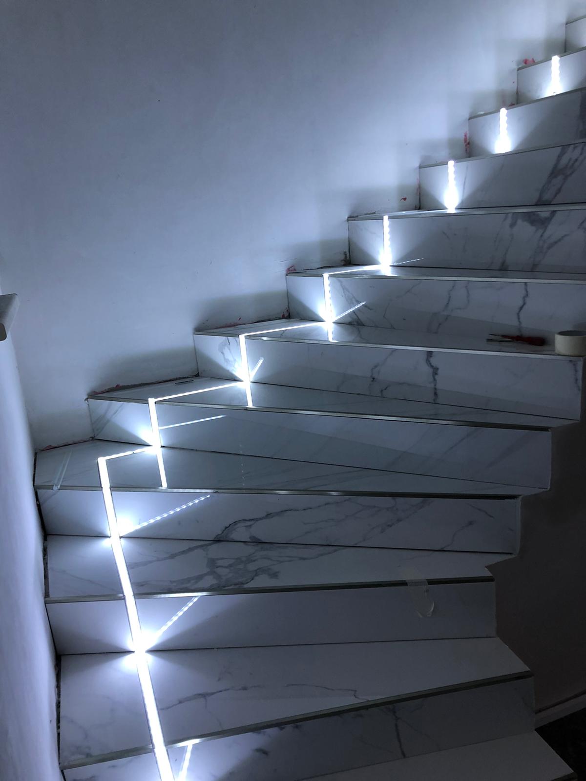 Bad Wandfliesen hell