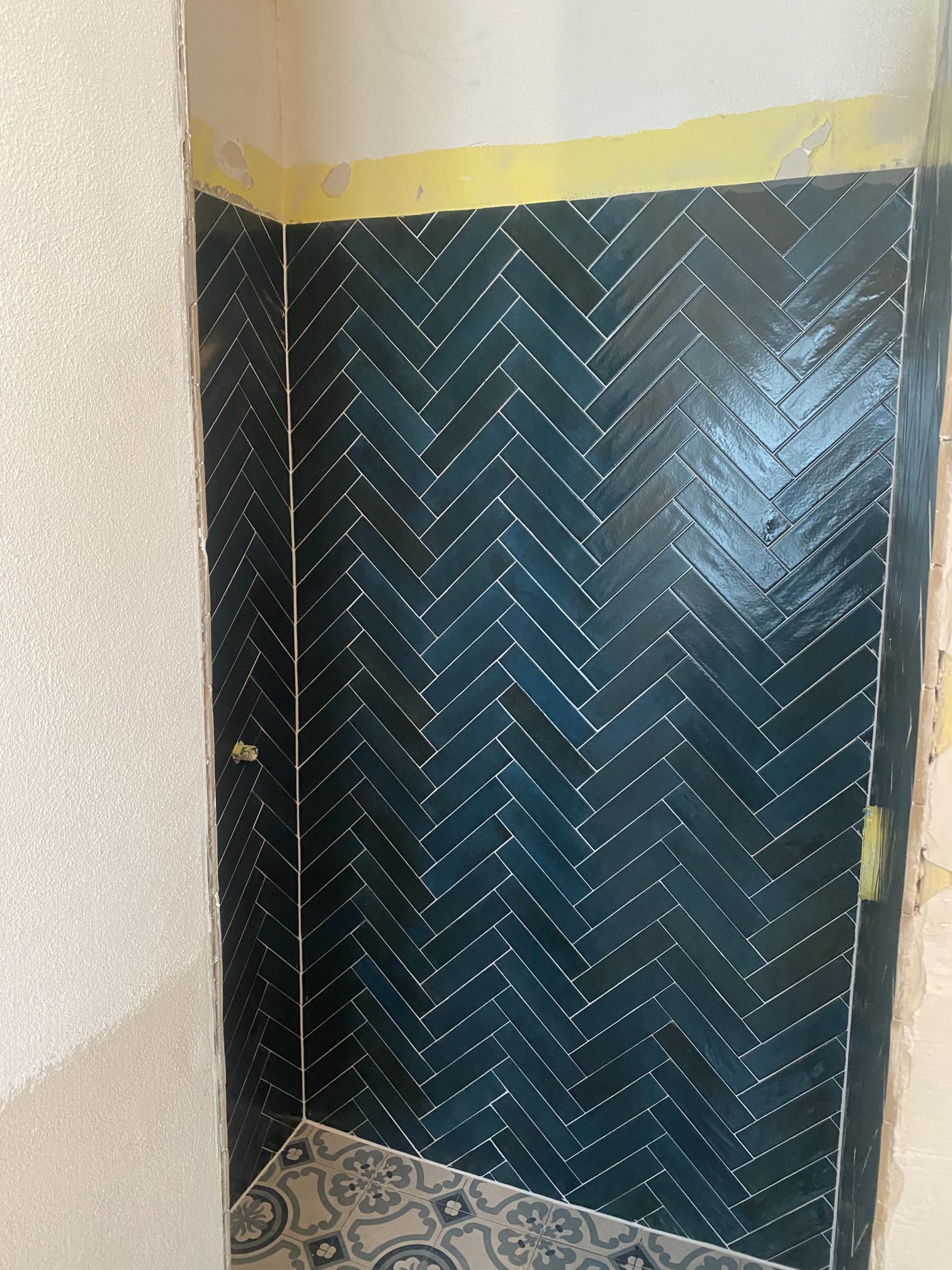 Bad Großformat grau