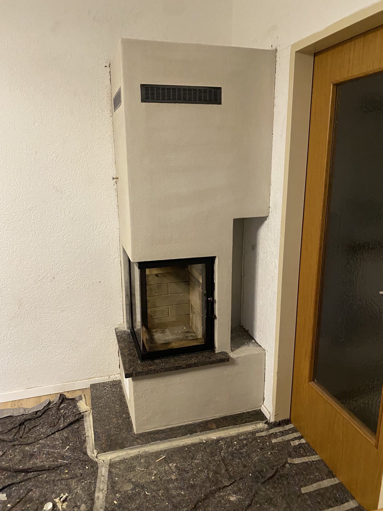 Kachelofen weiß verputzt